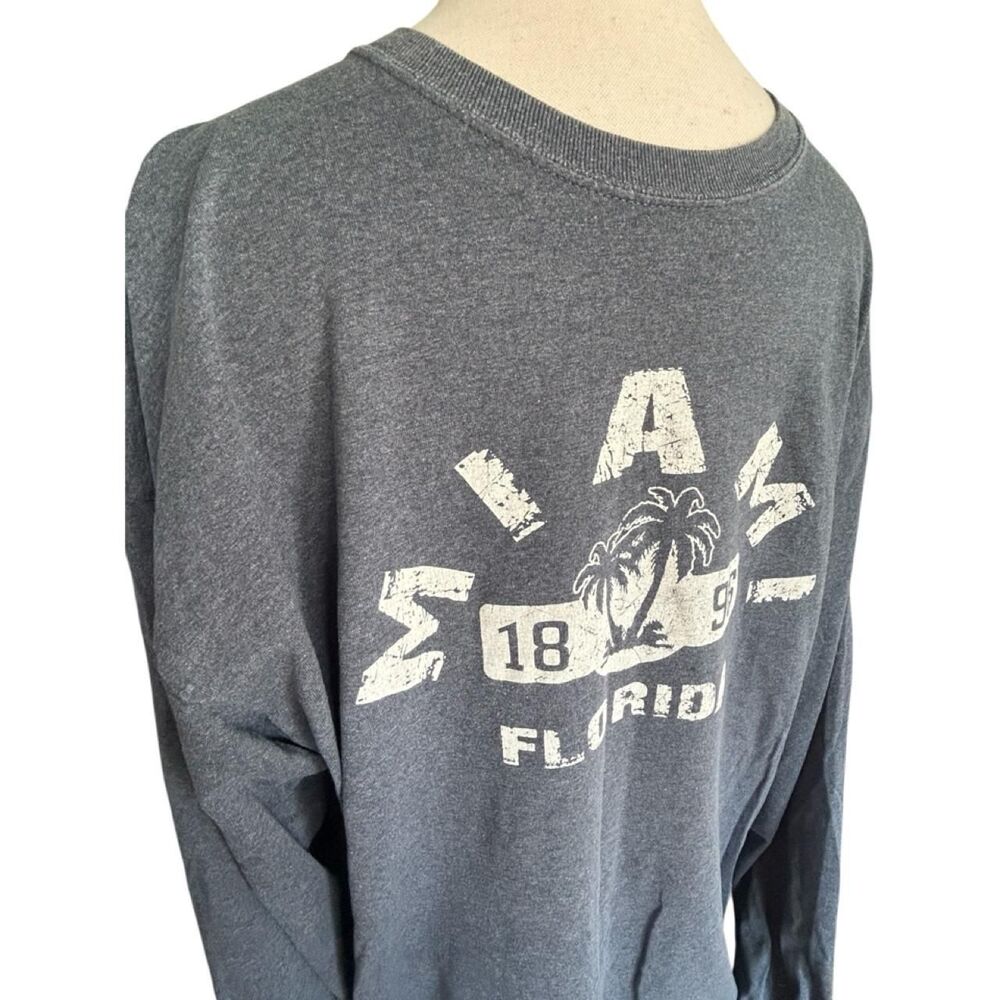Gildan Men's Grey and White T-shirt